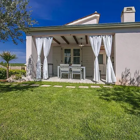Charming Villa With Swimming Pool In Visnjan Villa *