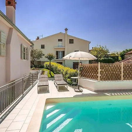 Charming Villa With Swimming Pool In Visnjan