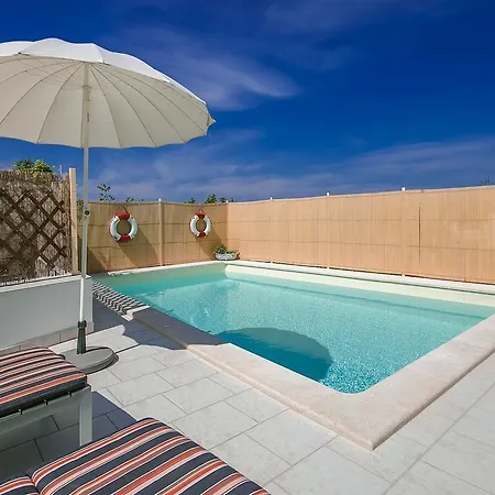 Charming Villa With Swimming Pool In Visnjan Villa *