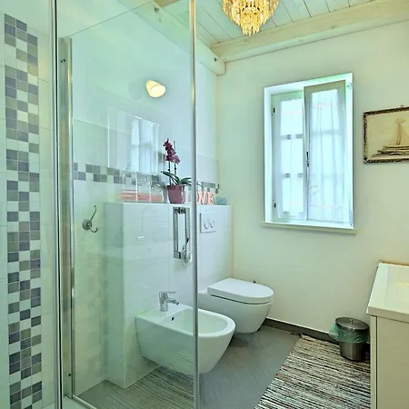 Villa Charming Villa With Swimming Pool In Visnjan *