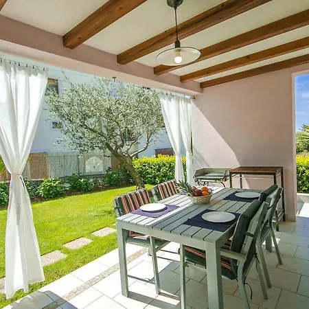 Charming Villa With Swimming Pool In Visnjan *