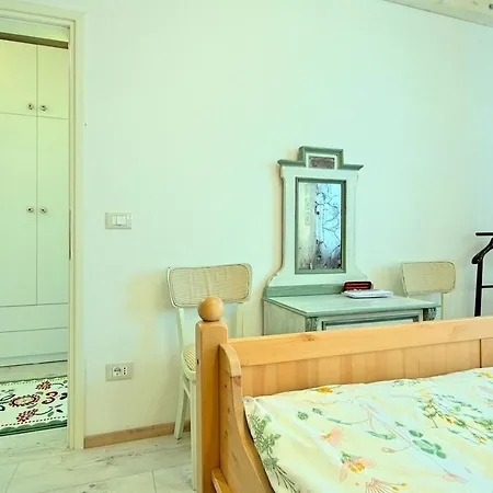 Villa Charming Villa With Swimming Pool In Visnjan
