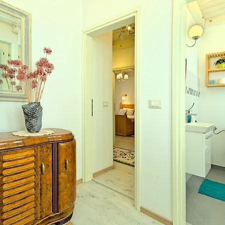 Villa Charming Villa With Swimming Pool In Visnjan