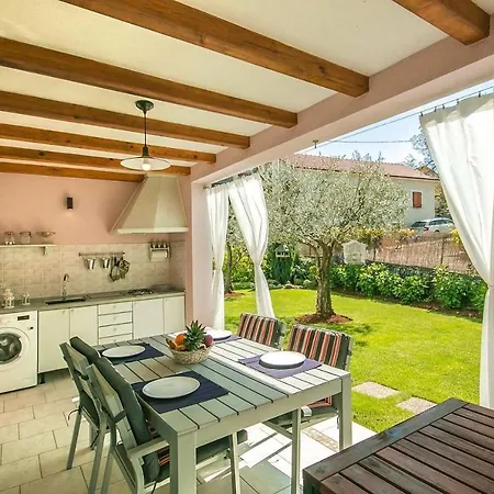 Charming Villa With Swimming Pool In Visnjan Visnjan