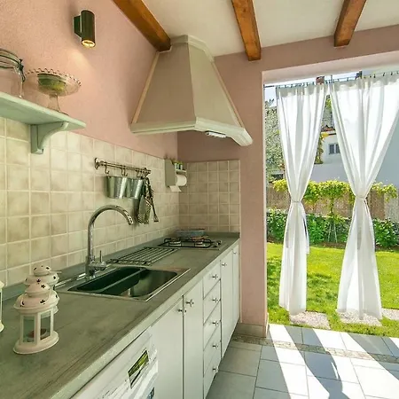 Charming Villa With Swimming Pool In Visnjan